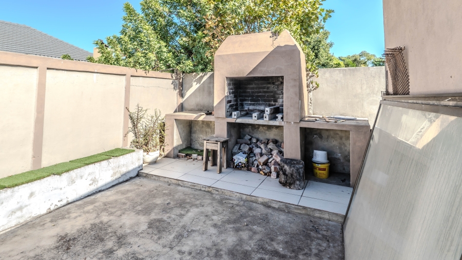 3 Bedroom Property for Sale in De La Haye Western Cape